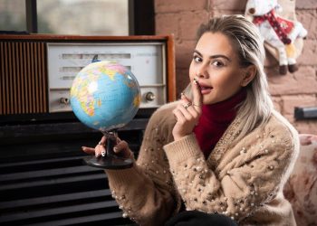 Why did Elvis Call Priscilla Satnin