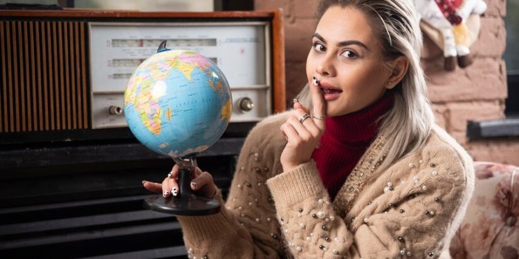 Why did Elvis Call Priscilla Satnin